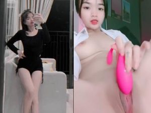 Ngắm gái xinh hàng ngon ngồi móc bím thủ dâm